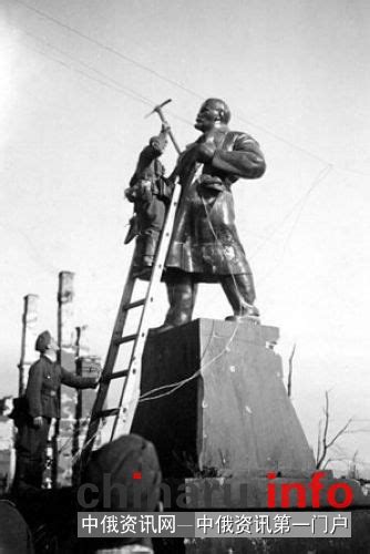 二战期间德军恶搞侮辱苏联领导人雕像 组图-影像俄罗斯-全景 ...