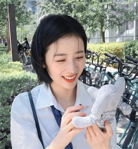 周若彤头像图片