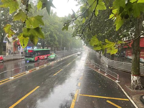 暴雨蓝色预警再度发出 郑州这个周末将迎大雨-大河新闻