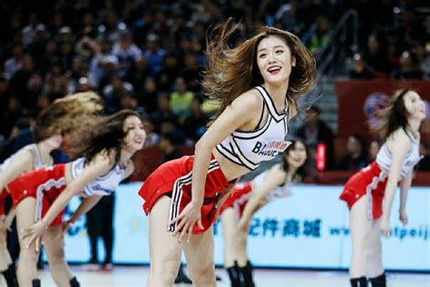 NBA拉拉队女郎赛场热舞-直播+(www.zhibo.tv)-最精彩的体育娱乐直播平台