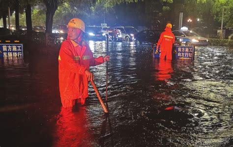 暴雨侵袭广西柳州 河水上涨淹没道路-图片-中国天气网