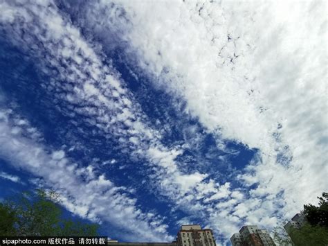 北京发布雷电蓝色预警 阵雨与蓝天白云交相呼应|组图__凤凰网