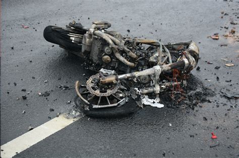 京开高速今晨发生追尾事故，摩托车骑手抢救无效死亡 | 北晚新视觉