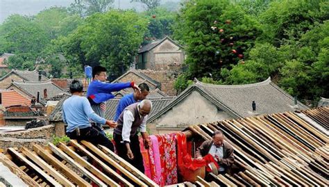 恢复生产 重建家园｜新房上梁啦！