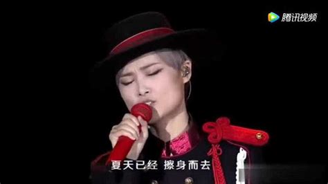 李宇春演唱《感谢你感动我》《再不疯狂我们就老了》！_腾讯视频