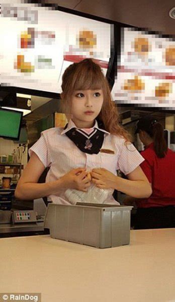 台萌女店员 买快餐只为多看一眼妹子——人民政协网