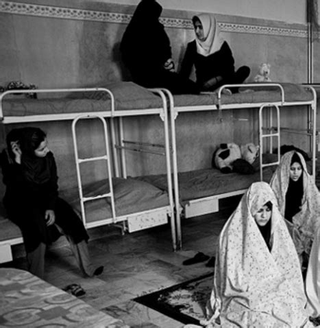 晚清：裹脚的妇女，那些赶赴死亡路上的裹脚女囚们的真实照片！