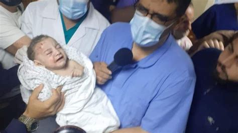 加沙地带难民营遭空袭，一户家庭中仅2个月大婴儿幸存_World湃_澎湃新闻-The Paper