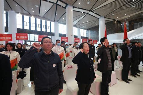我市举行中华人民共和国第一届职业技能大赛重庆代表团出征仪式