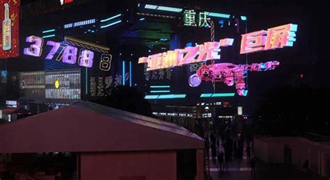 重庆观音桥裸眼3D升级 “轻轨穿楼”来啦！-搜狐大视野-搜狐新闻