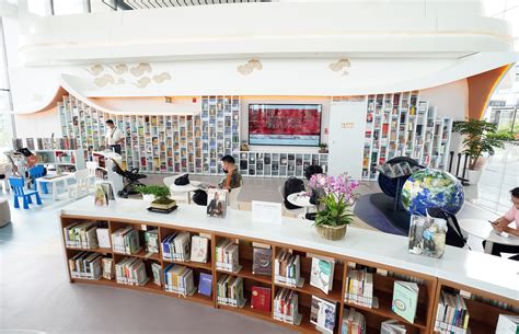 上海大学原党委副书记毛杏云给图书馆捐赠图书-上海大学图书馆