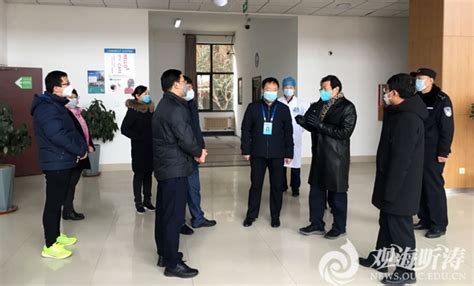 崂山区教育体育局副局长张青海一行来校督导检查疫情防控工作
