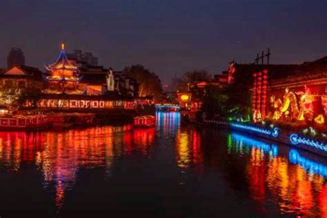上海夜里12点哪里好玩,上海黑灯厅是咋玩的,上海晚上10点后好玩的_大山谷图库