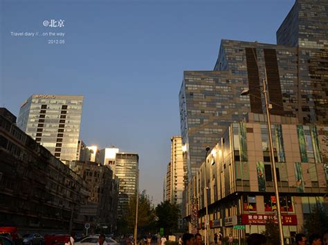 北京三里屯的夜景高清图片下载-正版图片501366759-摄图网