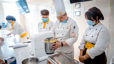 哈尔滨比较好的烘焙学校在哪？_哈尔滨欧米奇西点西餐学院官网