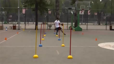 篮球教学：节奏运球突然加速，一步过人练习！控卫必学招式