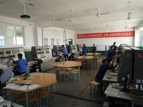 PLC一体化实训室-宁夏工业学校