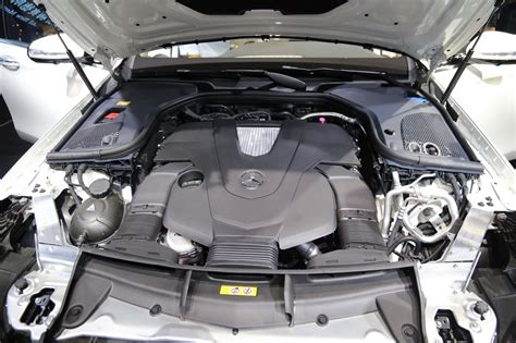 奔驰发布四款全新发动机 直六回归电气加持_跟我视驾