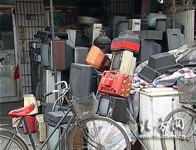 这家堆满“电子垃圾”的旧货市场，曾是熟男心中的购物天堂 | CBNData