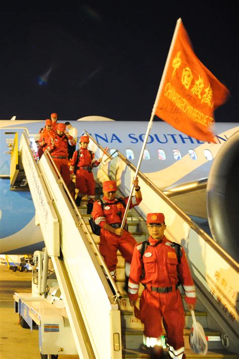 中国救援队完成在莫桑比克的救援任务 返回北京_手机新浪网