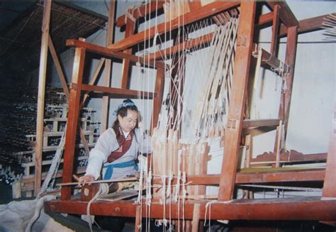 老挝北部丝绸织造素材图片图片-老挝北部丝绸织造素材-高清图片-摄影照片-寻图免费打包下载