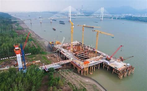 安徽：G3铜陵长江公铁大桥主墩承台顺利浇筑-人民图片网