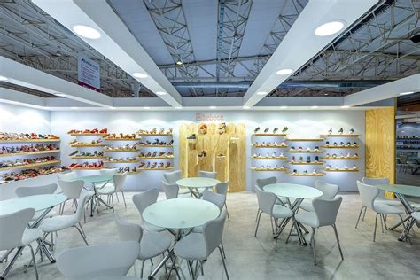 鞋业公司空间展厅设计和鞋专卖店设计策划 - 微空间设计