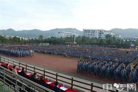 我校举行2018级学生军训结业典礼|普洱市职业教育中心