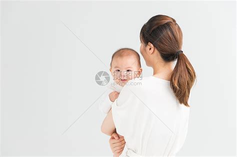 母婴妈妈抱着宝宝高清图片下载-正版图片500962176-摄图网
