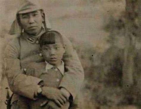 老照片：1937年12月日军占领南京后，日军镜头下的年轻妇女影像|日军|妇女|南京_新浪新闻