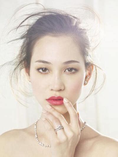 她的美丽无与伦比_[标签:标题1]