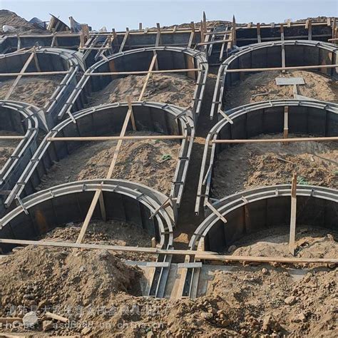 吉林铁路路基边坡护坡浇筑式拱形骨架钢模板