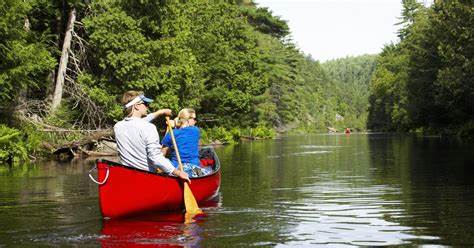 What Do You Wear When Going Canoeing? | LIVESTRONG.COM