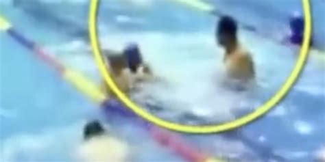乐山一男子下河游泳缺氧脱力，游泳爱好者将其救起_凤凰网视频_凤凰网