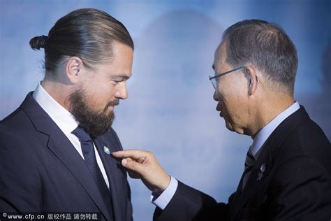 莱昂纳多授任联合国和平使者 与潘基文握手合影_海南频道_凤凰网