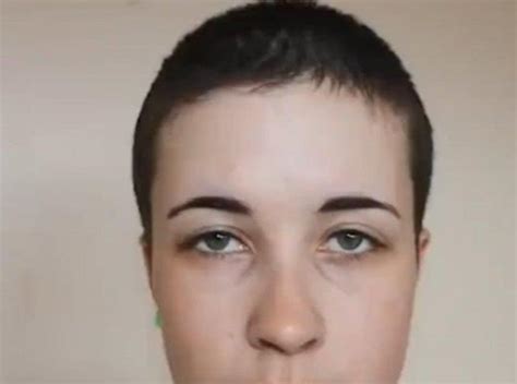 头发一年能长多长？美女亲身实验剃光头，记录头发成长过程
