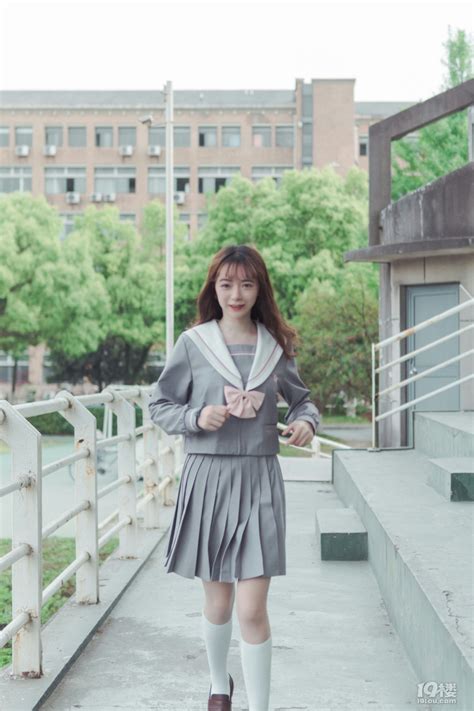 手把手教你如何拍出少女感十足的JK制服校园写真-服饰搭配-咖啡大教室-杭州19楼