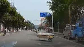 深圳一男子骑电动自行车撞汽车被判全责不服 结果……