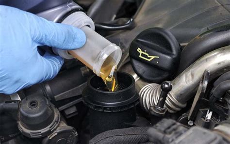 汽车严重缺机油的前兆是什么，请问机油加多少怎么看？ - 综合百科 - 绿润百科