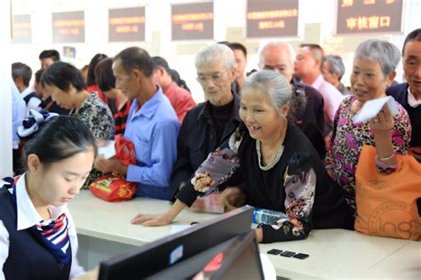 专家称中国退休年龄全球偏低|退休|中国|养老金_新浪新闻