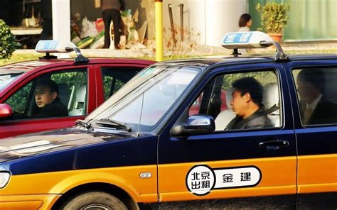 日本出租车司机平均一月工作13天收入2.4万，为什么年轻人不愿干？__凤凰网