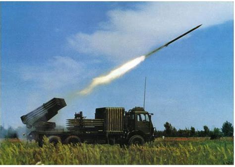 中国研制出世界顶级箱式火箭炮，射程达300公里，成本只有导弹1/3_我国