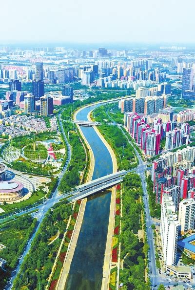 郑州市郑东新区七里河河畔人行绿道春意盎然-国际在线
