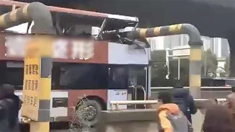 武汉一公交车撞上共享单车 致一名12岁男孩死亡_大楚网_腾讯网