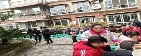 夫妻看新房发现已被人装修入住 竟是95后邻居干的|新房|杭州市_新浪新闻