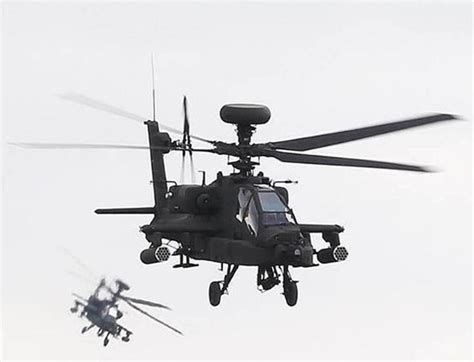 台军演习直升机将地狱火导弹发射架给“发射”出去了_手机新浪网