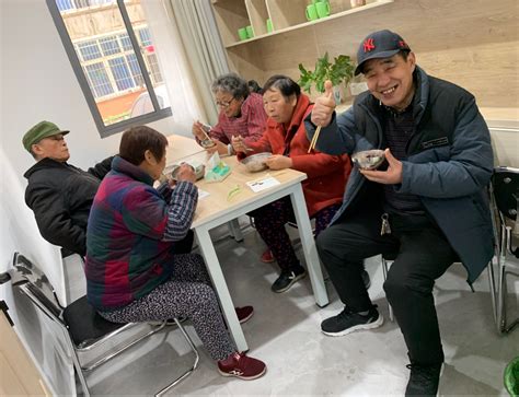 南昌青山湖区：社区食堂让老人享受“舌尖上”的幸福晚年凤凰网江西_凤凰网