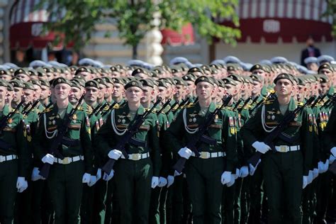 俄罗斯阅兵式上的中国面孔_凤凰资讯