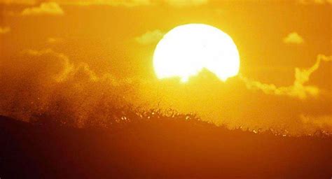 为什么早上的太阳看起来比中午的大，但是中午更热热热热热呢？_腾讯视频