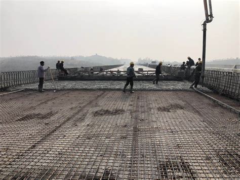 太行山高速公路邢台段二标段主线桥梁桥面铺装全部完成